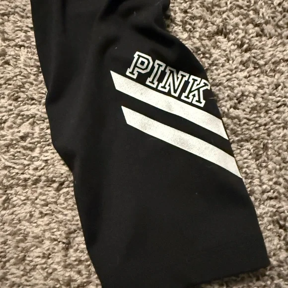 PINK Victoria's Secret Black Leggings - Picture 2 of 4